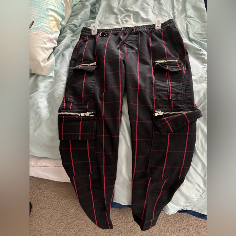 Men’s Hot Topic Black and Red Cargo Drawstring Pants Size Small